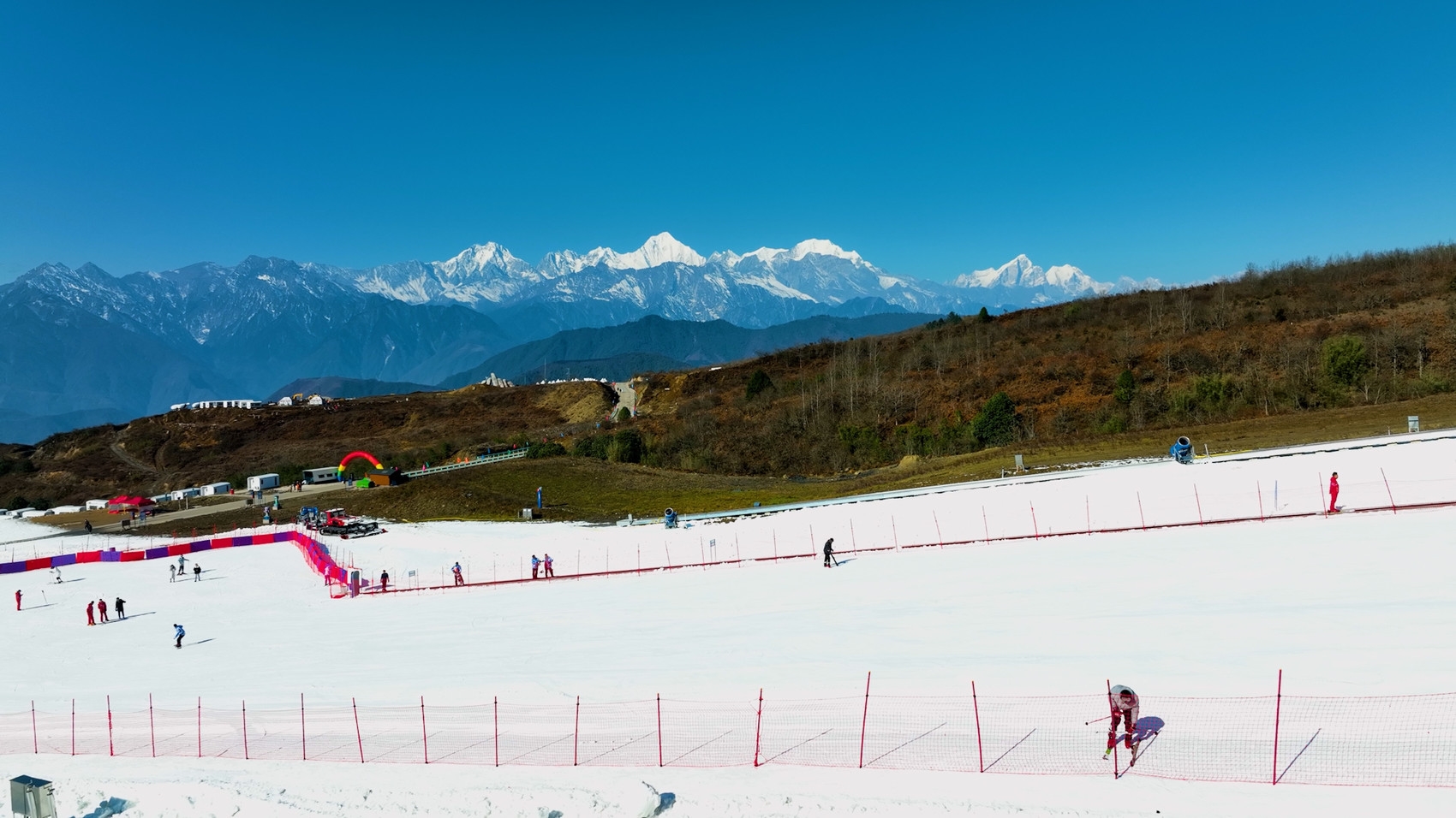 春节假期热度飙升王岗坪景区冰雪季活动持续