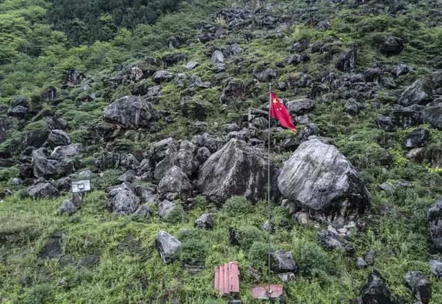 梦见看见泥石流山体滑坡_梦山体滑坡泥石流_女人梦见泥石流山滑坡