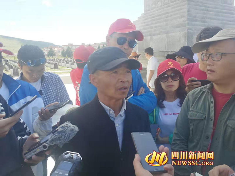 罗大学开始无偿守护红原县邛溪镇革命烈士陵园,一直守到1995年7月,罗