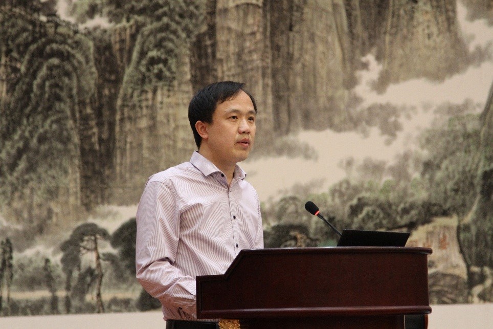 杨海峰就制定《关于全国地方志信息化发展的若干意见（征求意见稿）》