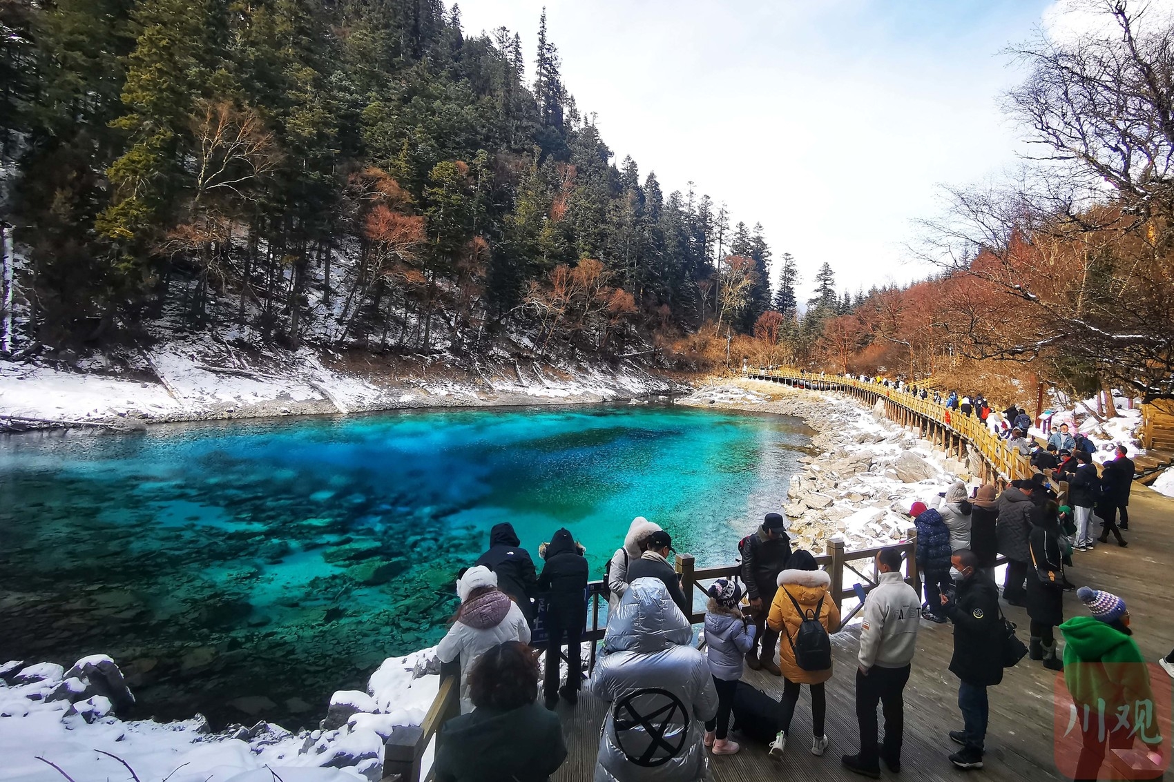 春節休閒去哪玩九寨溝景區雪峰藍冰帶你暢享視覺盛宴