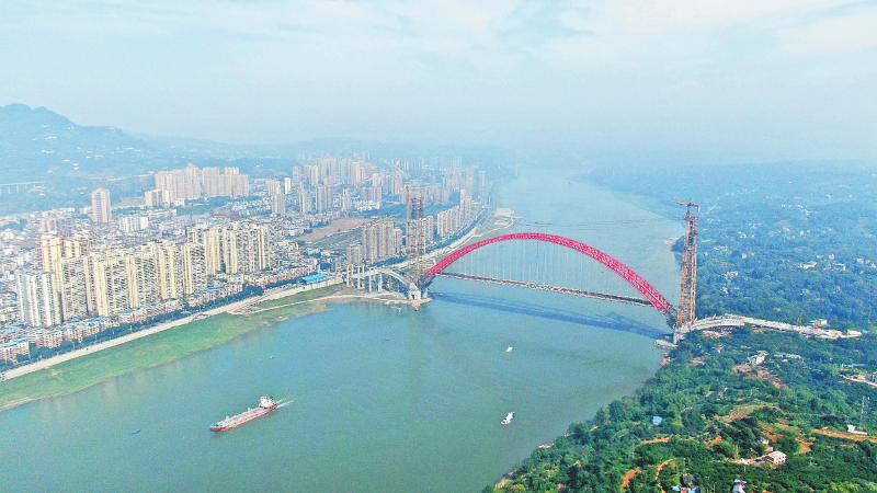 5月18日,合江长江公路大桥本报记者肖雨杨摄