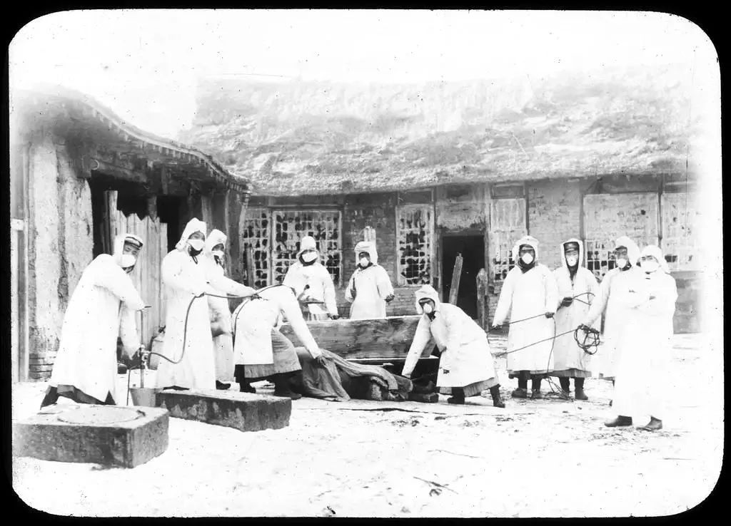 1911年1月,伍连德在哈尔滨建立了第一个鼠疫研究所(图片来源:新浪网)